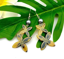 Load image into Gallery viewer, Teuila Pearl Earrings
