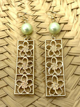 Load image into Gallery viewer, Triple Plumeria with Mint Green Pearl
