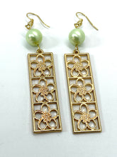 Load image into Gallery viewer, Triple Plumeria with Mint Green Pearl
