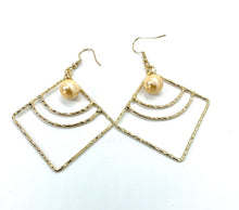 Load image into Gallery viewer, Taimane with Champagne Pearl
